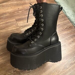 Black leather platform boots with chunky sole Current mood dollskill